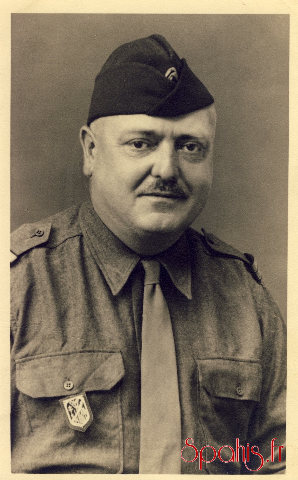 Lieutenant du 7e RSA indication au dos: Forêt Noire juillet 1945.