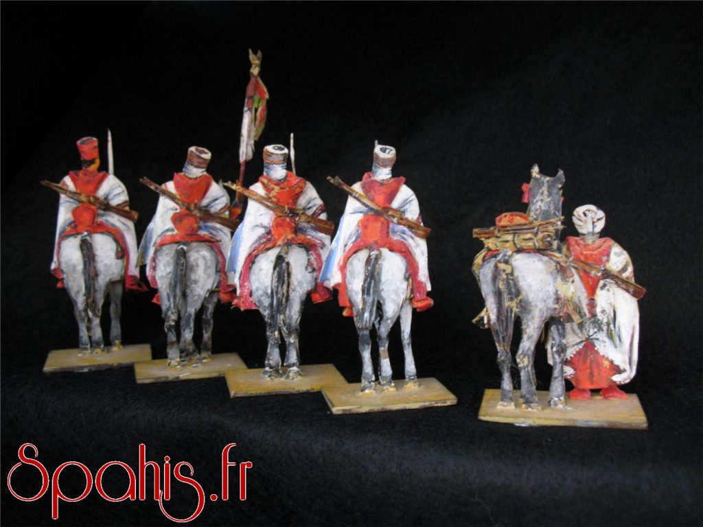 Figurines de spahis algériens réalisées à la feuille d'étain