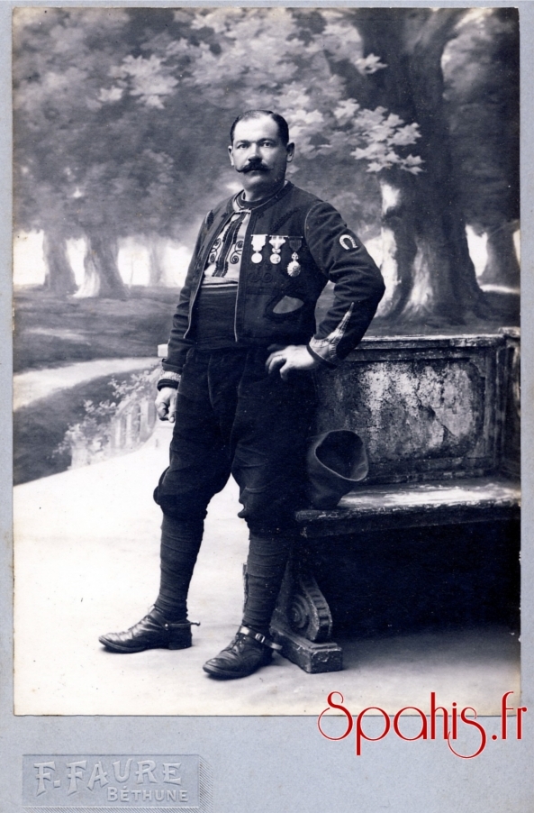 brigadier du 1er Régiment de Spahis